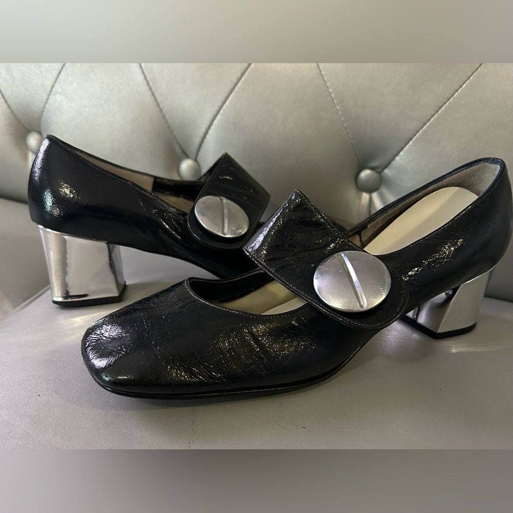 1960s Joseph LaRose metallic 2”heels size 9. Soft Leather with metallic details